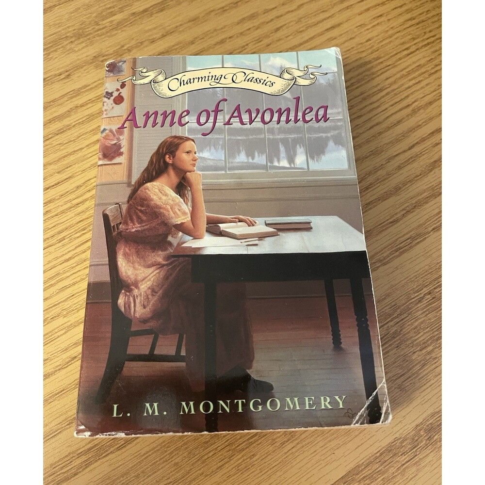 Charming Classics Anne of Avonlea Book and Charm - L. M. Montgomery Paperback